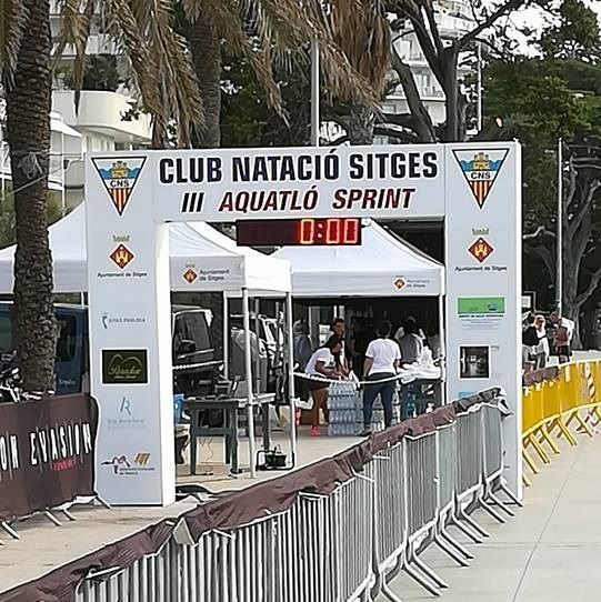 El triatleta Axel Badia participa al III Aquatló de Sitges