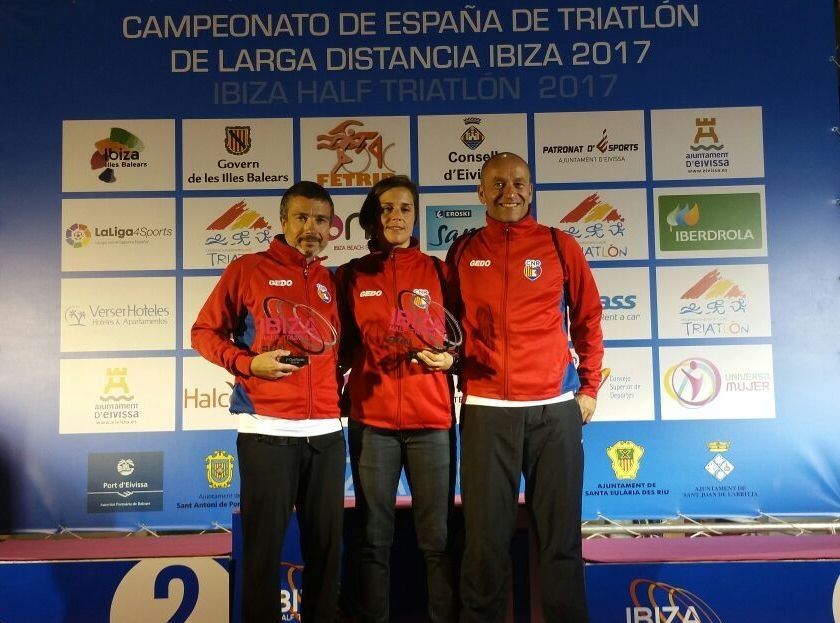Mònica Crisol i Ricard Valenzuela, subcampions del grup d’edat en el Ibiza Half Triathlon