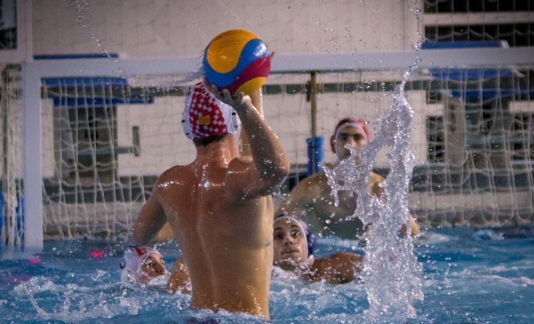 Vuit victòries per a un primer equip masculí de waterpolo sense límits