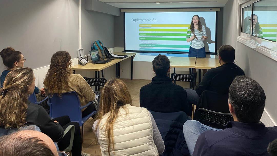 Els esportistes del Club participen en una sessió informativa sobre alimentació saludable i esport